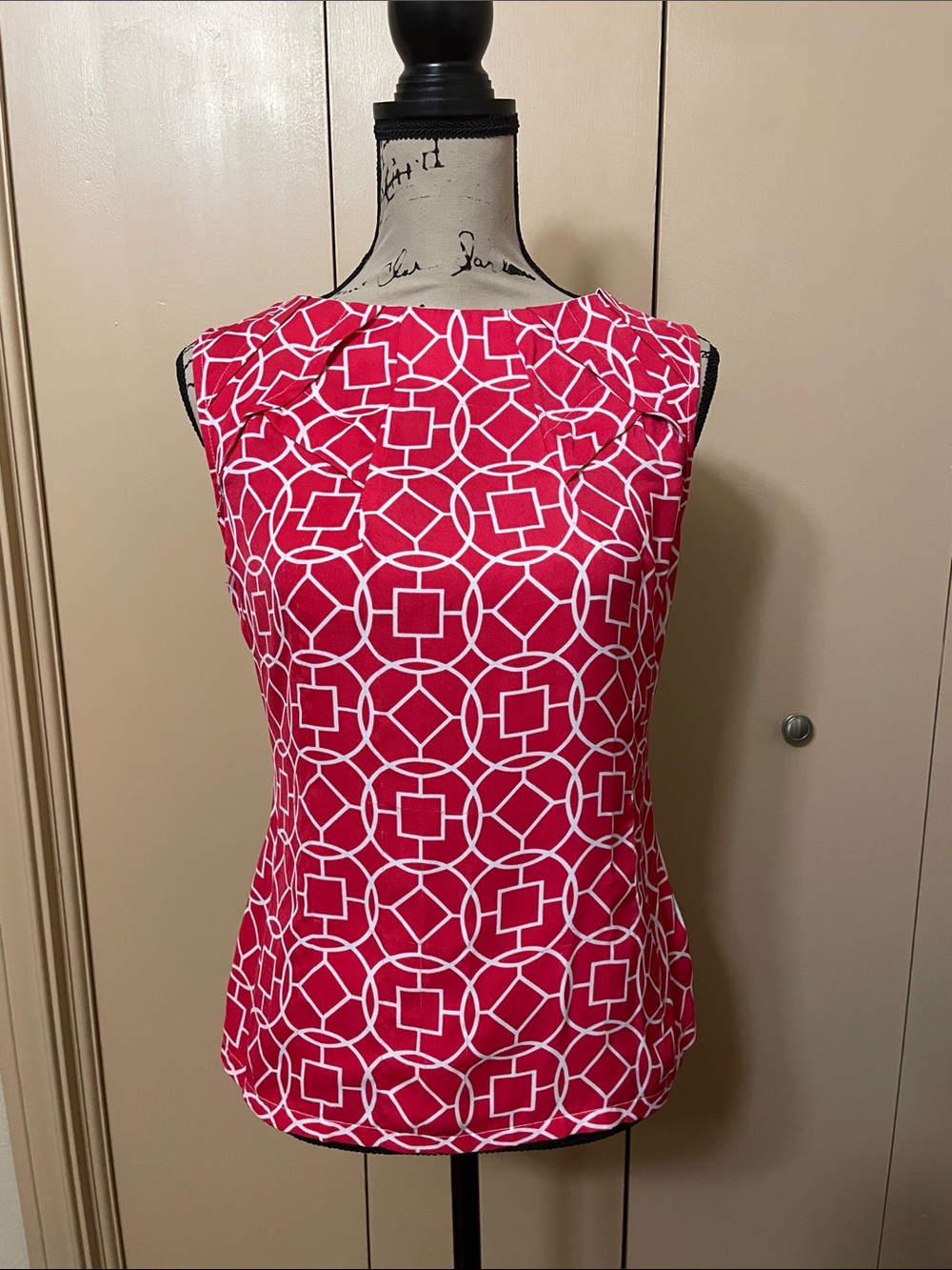 Geometric Print Shell Top - Red & White
